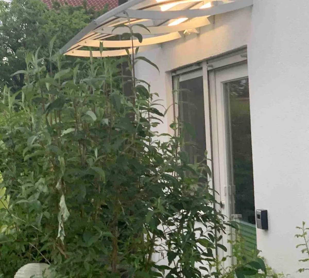 Sonnige, Ruhige Gartenwohnung Mit Terrasse U. Garten Oberhaching